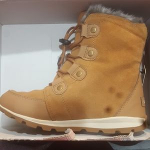 New Sorel Explorer Joan boots